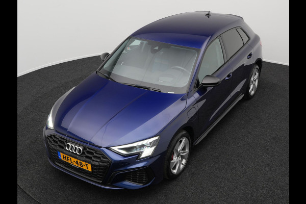 Audi A3 Sportback 45 TFSI e S-Line Plug In Hybrid 245 pk | PHEV | Trekhaak Afneembaar | Matrix LED | Carplay | Electrische Sportstoelen Verwarmd | Navi |