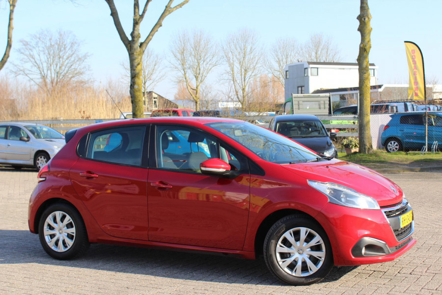 Peugeot 208 1.2 PureTech Blue Lion NAP,, AIRCO ,,MULTIMEDIA ,,NAVI,, LED ,,PARKEERSENSOREN TREKHAAK