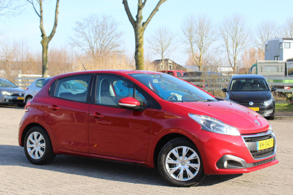 Peugeot 208 1.2 PureTech Blue Lion NAP,, AIRCO ,,MULTIMEDIA ,,NAVI,, LED ,,PARKEERSENSOREN TREKHAAK