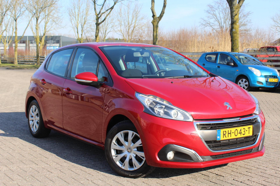 Peugeot 208 1.2 PureTech Blue Lion NAP,, AIRCO ,,MULTIMEDIA ,,NAVI,, LED ,,PARKEERSENSOREN TREKHAAK