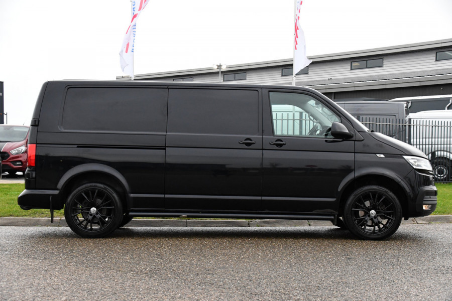 Volkswagen Transporter 2.0 TDI L2H1 30 Highline Bulli Edition Adaptieve Cruise, Camera, LED, 150PK, Automaat, Carplay, Mutlimedia, Trekhaak, UNIEK!