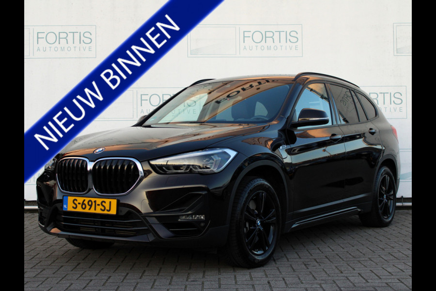 BMW X1 xDrive25e High Executive LEDER | CAMERA | STOELVERW | HEAD-UP | CARPLAY | TREKHAAK |