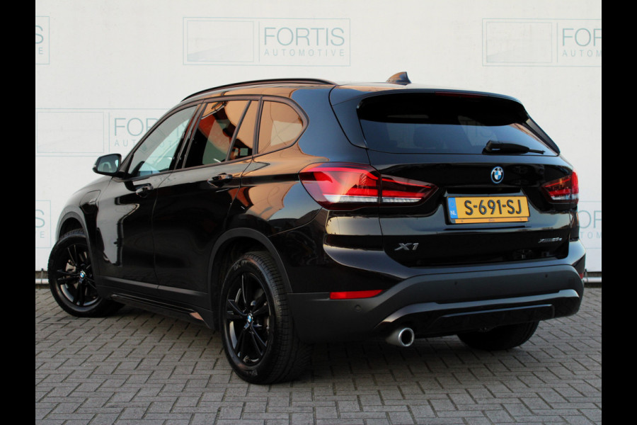 BMW X1 xDrive25e High Executive LEDER | CAMERA | STOELVERW | HEAD-UP | CARPLAY | TREKHAAK |