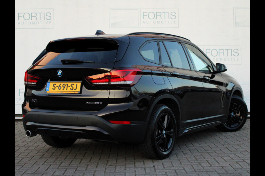 BMW X1 xDrive25e High Executive LEDER | CAMERA | STOELVERW | HEAD-UP | CARPLAY | TREKHAAK |