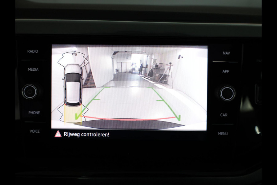Volkswagen Polo 2.0 TSI GTI Automaat (DSG) | Panoramadak |  | Achteruitrijcamera | Stoelverwarming |Parkeersensoren|Adaptieve cruise control | | Private lease vanaf € 649,- pm|Verlengde garantie|Navigatie via App