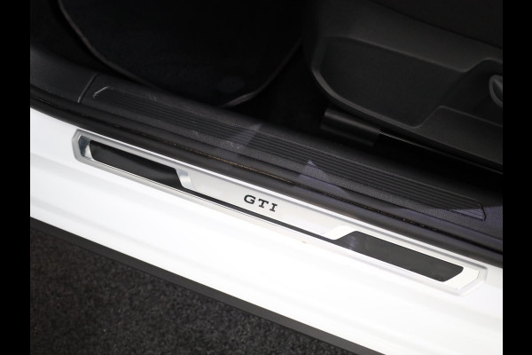 Volkswagen Polo 2.0 TSI GTI Automaat (DSG) | Panoramadak |  | Achteruitrijcamera | Stoelverwarming |Parkeersensoren|Adaptieve cruise control | | Private lease vanaf € 649,- pm|Verlengde garantie|Navigatie via App