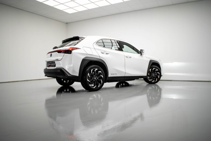 Lexus UX 300e Luxury 54 kWh |Stoelverkoeling|ACC|Leder|Camera|