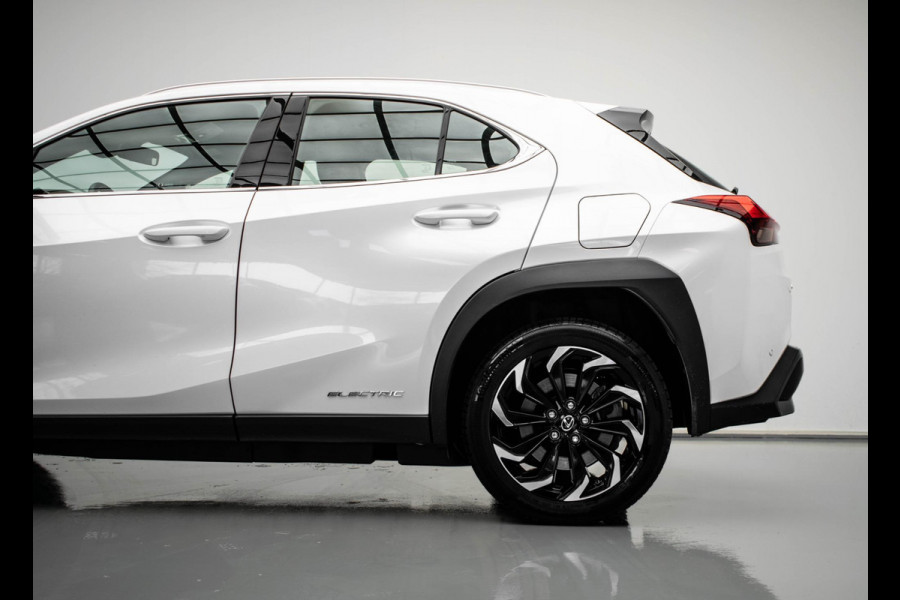 Lexus UX 300e Luxury 54 kWh |Stoelverkoeling|ACC|Leder|Camera|