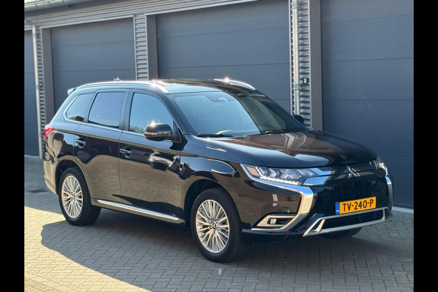 Mitsubishi Outlander 2.4 PHEV Intense+, luxe interieur, schuifdak, trekhaak, nl auto met nationale auto pas