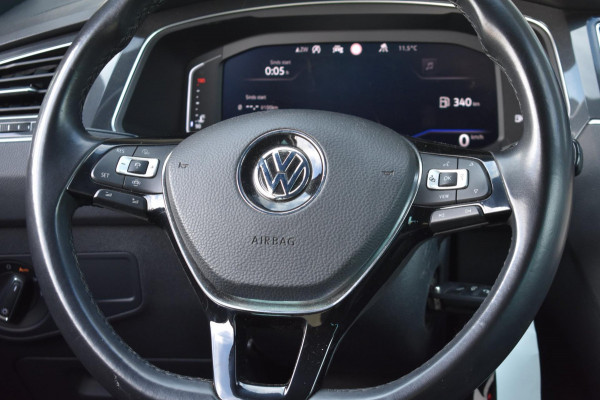 Volkswagen Tiguan 1.5 TSI | R-Line | TREKHAAK | PANORAMADAK | VIRTUAL COCKPIT | APPLE CARPLAY | ANDROID AUTO | STOELVERWARMING