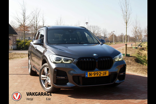 BMW X1 xDrive20i High Executive | M-Pakket | Panoramadak | Dealer onderhouden |