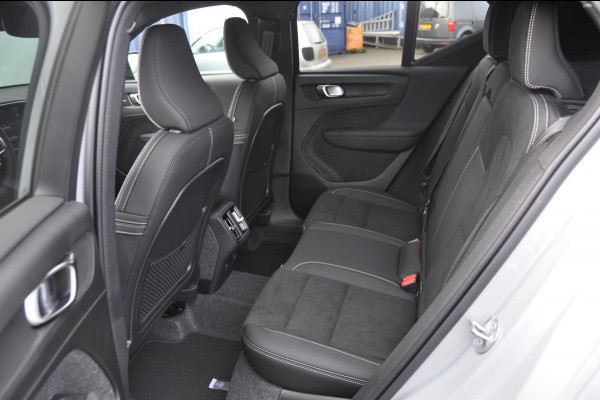 Volvo XC40 B4 211PK Automaat Plus Dark / Adaptive cruise control / Elektrische stoelen / Harman Kardon audio / Pilot assist / BLIS / Stoel en stuur verwarming / Elektrische achterklep / Parkeersensoren met camera / Google infotainment