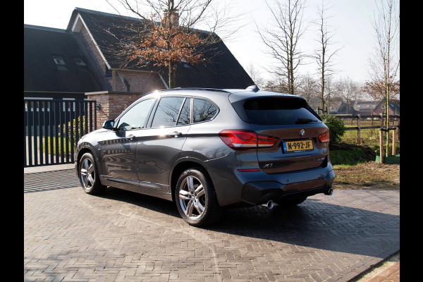 BMW X1 xDrive20i High Executive | M-Pakket | Panoramadak | Dealer onderhouden |