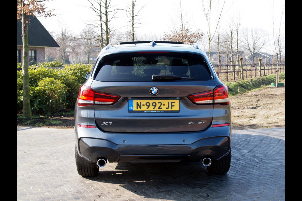 BMW X1 xDrive20i High Executive | M-Pakket | Panoramadak | Dealer onderhouden |