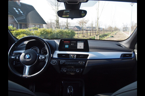 BMW X1 xDrive20i High Executive | M-Pakket | Panoramadak | Dealer onderhouden |