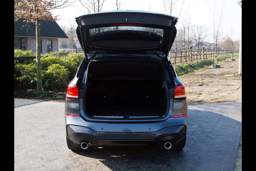 BMW X1 xDrive20i High Executive | M-Pakket | Panoramadak | Dealer onderhouden |