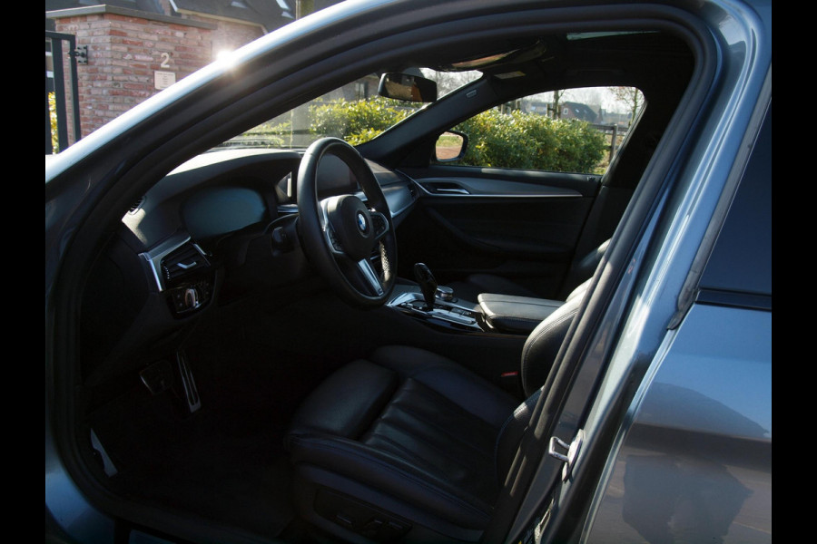 BMW 5 Serie 530e iPerformance Executive | M-Pakket | Schuifdak | Camera | Dealer Onderhouden | NL-Auto |