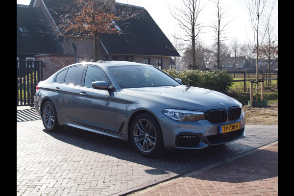 BMW 5 Serie 530e iPerformance Executive | M-Pakket | Schuifdak | Camera | Dealer Onderhouden | NL-Auto |