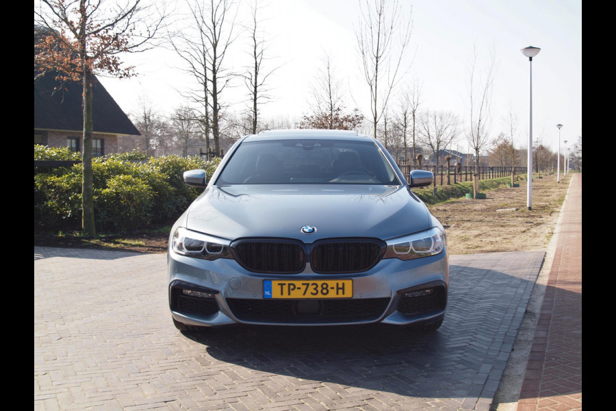 BMW 5 Serie 530e iPerformance Executive | M-Pakket | Schuifdak | Camera | Dealer Onderhouden | NL-Auto |