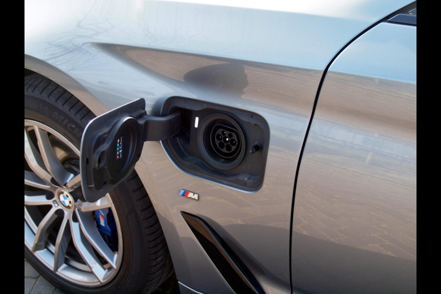 BMW 5 Serie 530e iPerformance Executive | M-Pakket | Schuifdak | Camera | Dealer Onderhouden | NL-Auto |