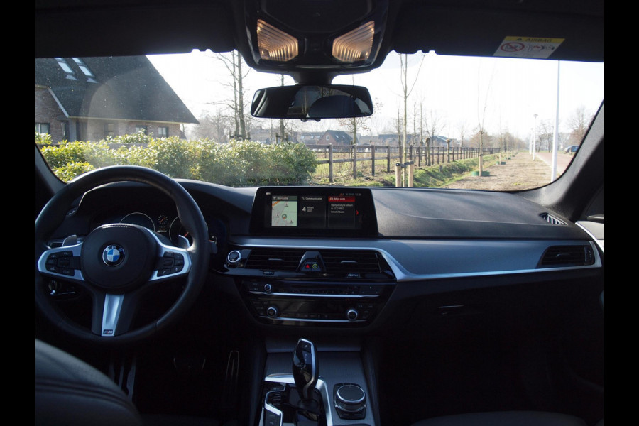 BMW 5 Serie 530e iPerformance Executive | M-Pakket | Schuifdak | Camera | Dealer Onderhouden | NL-Auto |