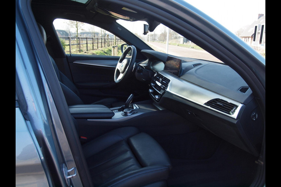 BMW 5 Serie 530e iPerformance Executive | M-Pakket | Schuifdak | Camera | Dealer Onderhouden | NL-Auto |