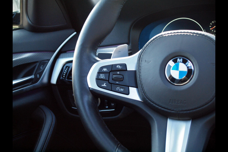 BMW 5 Serie 530e iPerformance Executive | M-Pakket | Schuifdak | Camera | Dealer Onderhouden | NL-Auto |