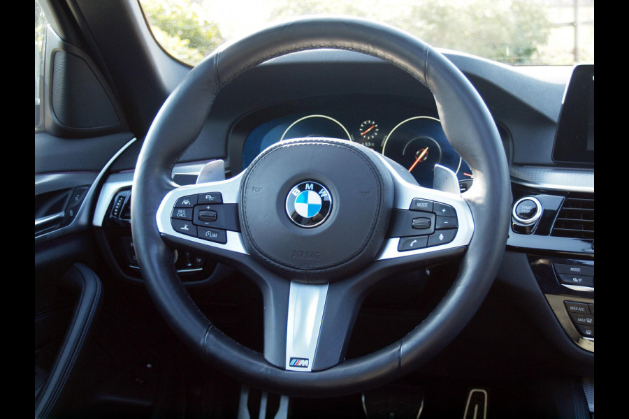 BMW 5 Serie 530e iPerformance Executive | M-Pakket | Schuifdak | Camera | Dealer Onderhouden | NL-Auto |