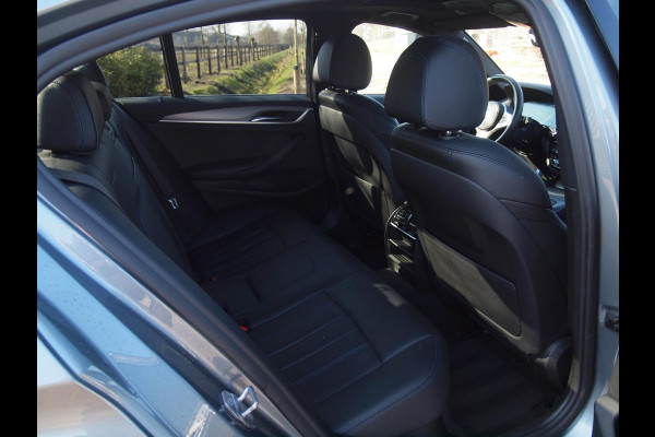 BMW 5 Serie 530e iPerformance Executive | M-Pakket | Schuifdak | Camera | Dealer Onderhouden | NL-Auto |