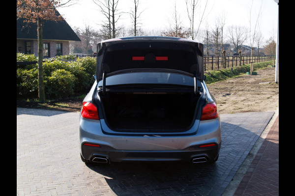 BMW 5 Serie 530e iPerformance Executive | M-Pakket | Schuifdak | Camera | Dealer Onderhouden | NL-Auto |