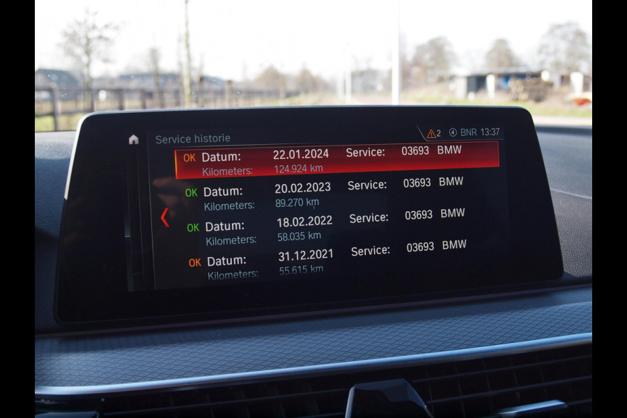 BMW 5 Serie 530e iPerformance Executive | M-Pakket | Schuifdak | Camera | Dealer Onderhouden | NL-Auto |