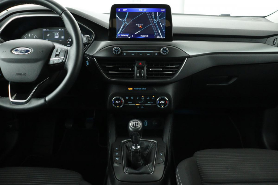 Ford Focus 1.0 EcoBoost Titanium | Trekhaak | Camera | Full LED | Navigatie | Keyless | Park Assist | Climate control | Getint glas