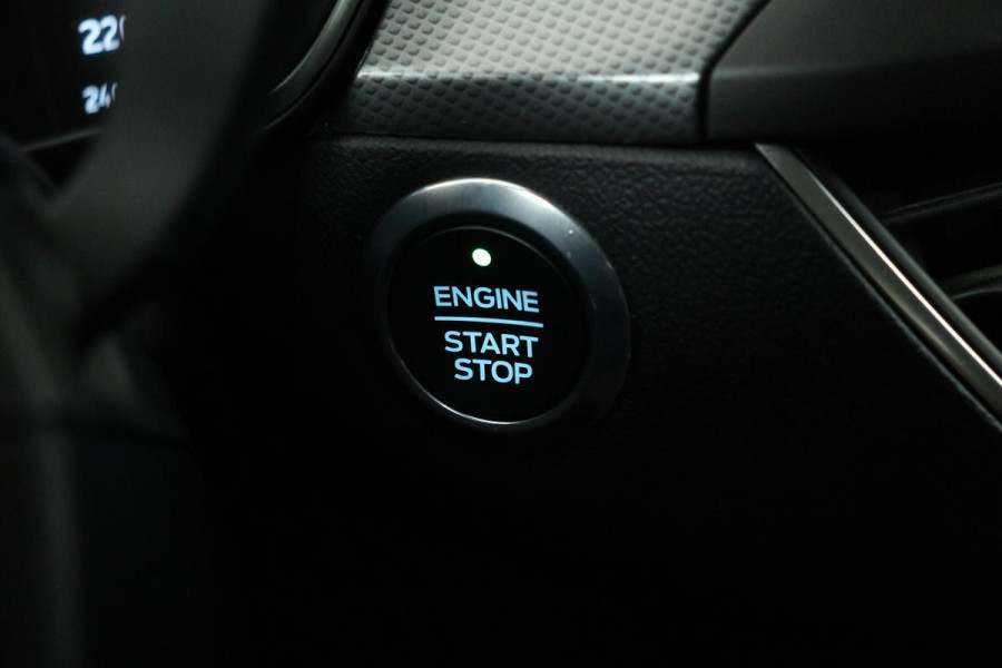 Ford Focus 1.0 EcoBoost Titanium | Trekhaak | Camera | Full LED | Navigatie | Keyless | Park Assist | Climate control | Getint glas