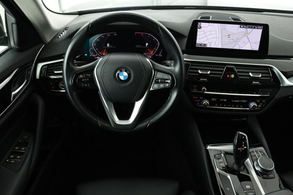 BMW 5 Serie 520i High Executive Edition | Panoramadak | Trekhaak | Leder | Camera | Stoelverwarming | Carplay | Memory | Comfortstoelen | Full LED | Live Cockpit