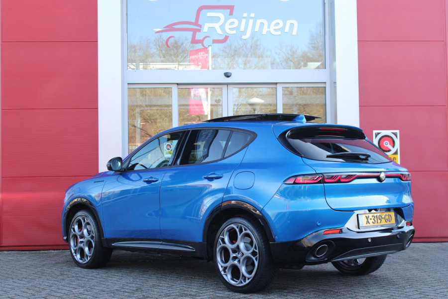 Alfa Romeo Tonale 1.3T PHEV Q4 280PK Edizione Speciale | PANORAMISCH SCHUIF / KANTELDAK | HARMAN CARDON PREMIUM AUDIO  | LEDEREN BEKLEDING | VOORSTOELEN / STUUR VERWARMD | VOORSTOELEN GEVENTILEERD | VOORSTOELEN ELEKTRISCH VERSTELBAAR MET GEHEUGEN FUNCTIE |APPLE CARPLAY / ANDROID AUTO | 360° CAMERA | DODEHOEK DETECTIE | 20"INCH LICHTMETALEN VELGEN | ADAPTIVE CRUISE CONTROL | KEYLESS ENTRY / START | ELEKTRISCH BEDIENBARE ACHTERKLEP | DRAADLOZE TELEFOONLADER | SFEER VERLICHTING | DONKERE HEMELBEKLEDING |