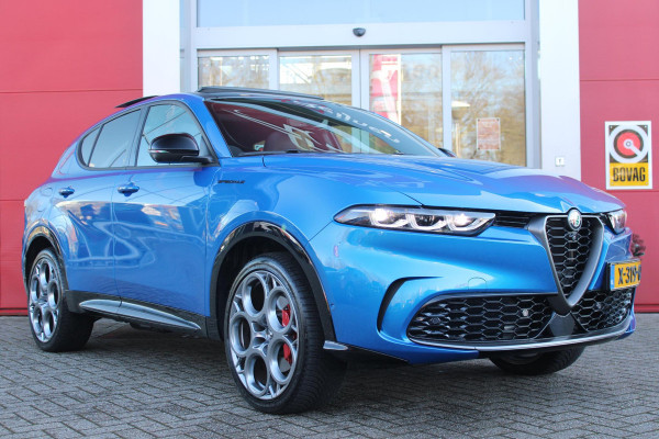 Alfa Romeo Tonale 1.3T PHEV Q4 280PK Edizione Speciale | PANORAMISCH SCHUIF / KANTELDAK | HARMAN CARDON PREMIUM AUDIO  | LEDEREN BEKLEDING | VOORSTOELEN / STUUR VERWARMD | VOORSTOELEN GEVENTILEERD | VOORSTOELEN ELEKTRISCH VERSTELBAAR MET GEHEUGEN FUNCTIE |APPLE CARPLAY / ANDROID AUTO | 360° CAMERA | DODEHOEK DETECTIE | 20"INCH LICHTMETALEN VELGEN | ADAPTIVE CRUISE CONTROL | KEYLESS ENTRY / START | ELEKTRISCH BEDIENBARE ACHTERKLEP | DRAADLOZE TELEFOONLADER | SFEER VERLICHTING | DONKERE HEMELBEKLEDING |