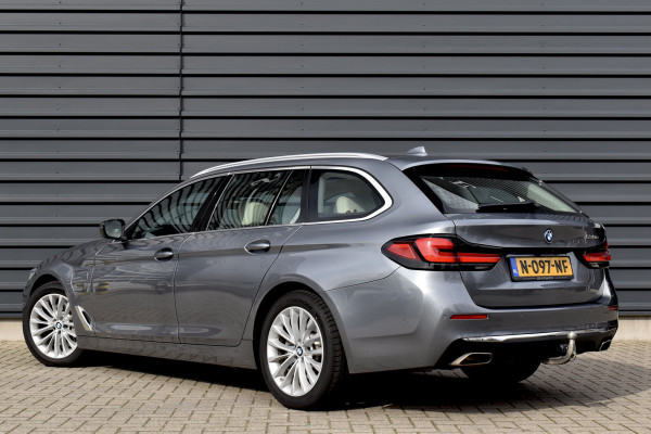 BMW 5 Serie Touring 530e High Executive Luxury Line | Panoramadak | Trekhaak wegklapbaar | Laser Light | Massage | Camera | CarPlay |