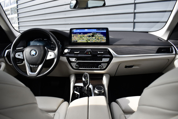 BMW 5 Serie Touring 530e High Executive Luxury Line | Panoramadak | Trekhaak wegklapbaar | Laser Light | Massage | Camera | CarPlay |