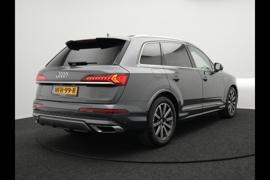 Audi Q7 55 TFSI e Quattro S Line Plug In Hybrid 3500kg Trekgewicht PHEV | Luchtvering | Panodak | Adaptive Cruise | 360 Camera | Bang & Olufsen | Head Up | Alcantara Hemel | Lederen Sportstoelen memory & Ventilatie |