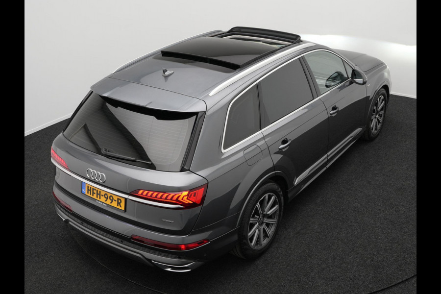 Audi Q7 55 TFSI e Quattro S Line Plug In Hybrid 3500kg Trekgewicht PHEV | Luchtvering | Panodak | Adaptive Cruise | 360 Camera | Bang & Olufsen | Head Up | Alcantara Hemel | Lederen Sportstoelen memory & Ventilatie |