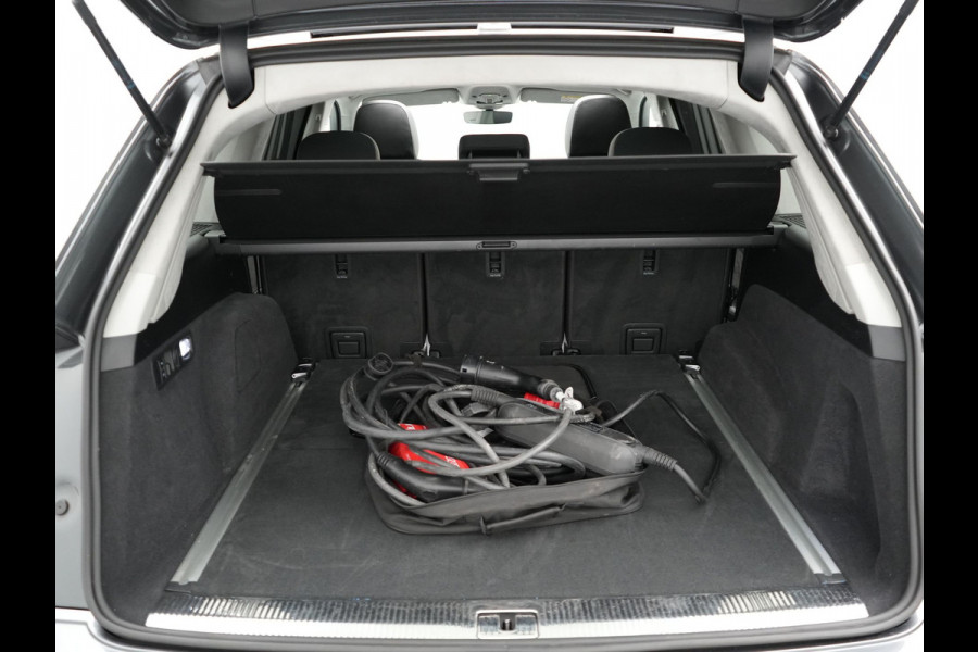 Audi Q7 55 TFSI e Quattro S Line Plug In Hybrid 3500kg Trekgewicht PHEV | Luchtvering | Panodak | Adaptive Cruise | 360 Camera | Bang & Olufsen | Head Up | Alcantara Hemel | Lederen Sportstoelen memory & Ventilatie |