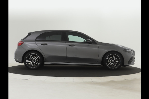 Mercedes-Benz A-Klasse 200 AMG Line | Nightpakket | Parkeerpakket met 360°-camera | Premium Pack | Extra USB-poorten | Burmester surround sound system | Verwarmde stoelen vooraan |