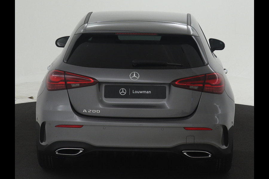 Mercedes-Benz A-Klasse 200 AMG Line | Nightpakket | Parkeerpakket met 360°-camera | Premium Pack | Extra USB-poorten | Burmester surround sound system | Verwarmde stoelen vooraan |