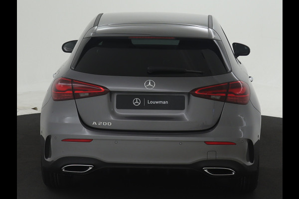 Mercedes-Benz A-Klasse 200 AMG Line | Nightpakket | Parkeerpakket met 360°-camera | Premium Pack | Extra USB-poorten | Burmester surround sound system | Verwarmde stoelen vooraan |