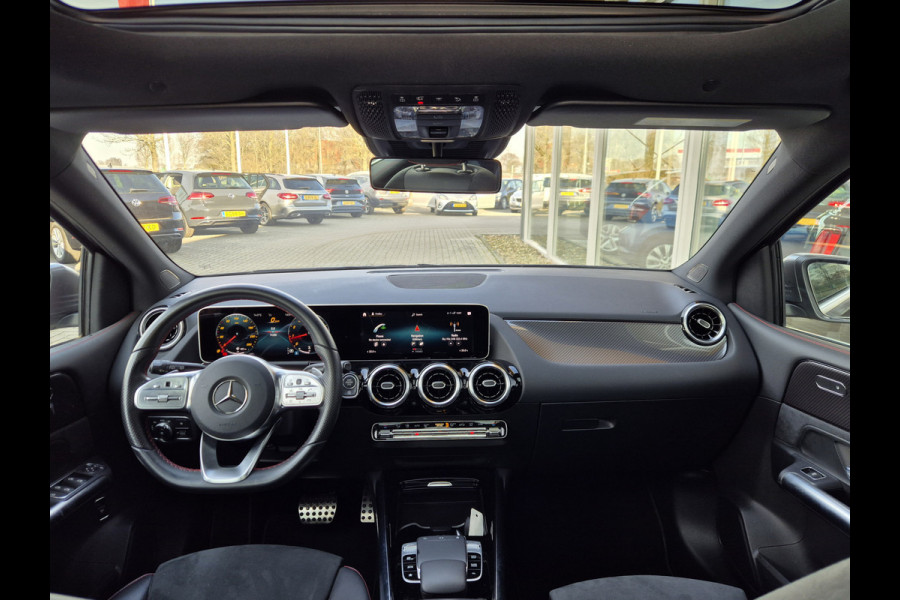 Mercedes-Benz B-Klasse 180 Business Solution AMG Automaat | Panoramadak | Navigatie | LED