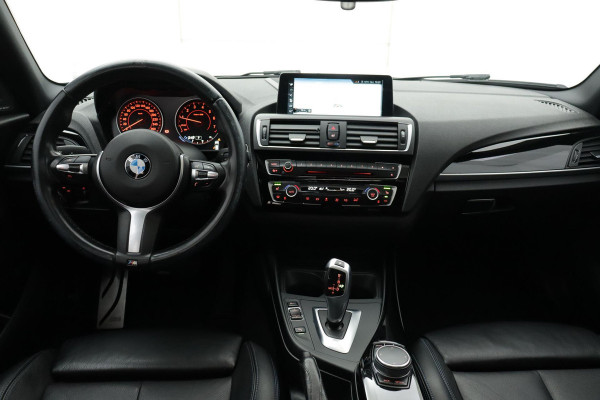 BMW 1-serie 118i Centennial High Executive M-SPORT(NL-auto, Panorama, Harman/Kardon, StoelV, Navi Pro, Trekhaak, PDC, Leer, Etc)