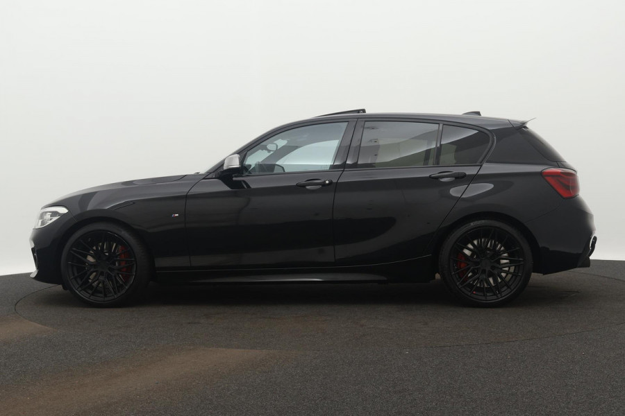 BMW 1-serie 118i Centennial High Executive M-SPORT(NL-auto, Panorama, Harman/Kardon, StoelV, Navi Pro, Trekhaak, PDC, Leer, Etc)