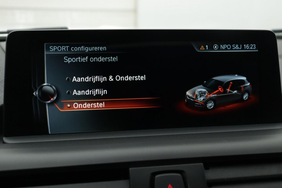 BMW 1-serie 118i Centennial High Executive M-SPORT(NL-auto, Panorama, Harman/Kardon, StoelV, Navi Pro, Trekhaak, PDC, Leer, Etc)