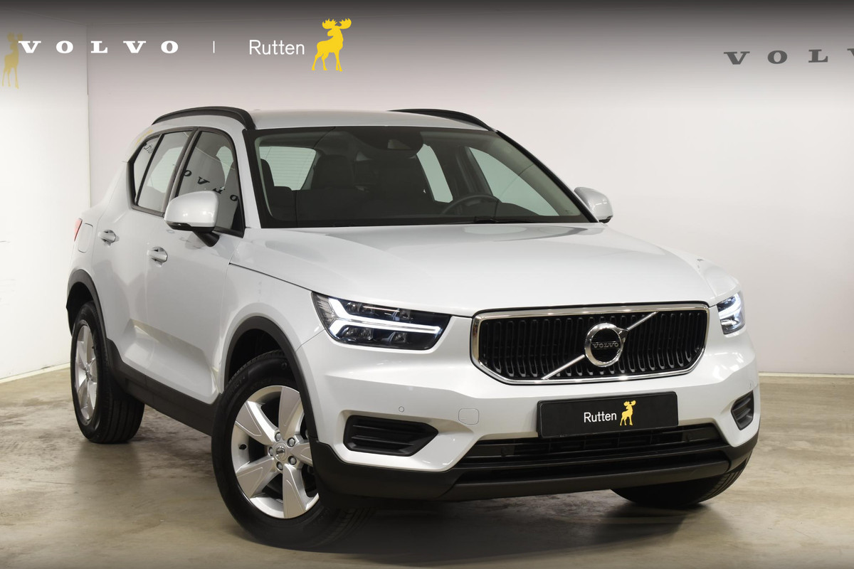 Volvo XC40 T2 129PK Automaat Momentum Core / Navigatie / Parkeersensoren + Camera achter / DAB / LM Velgen /