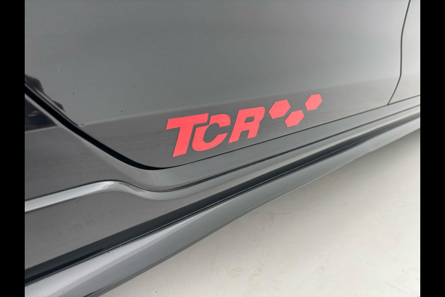 Volkswagen Golf 2.0 TSI GTI TCR 290 pk airco apple akra cruise 19 inch